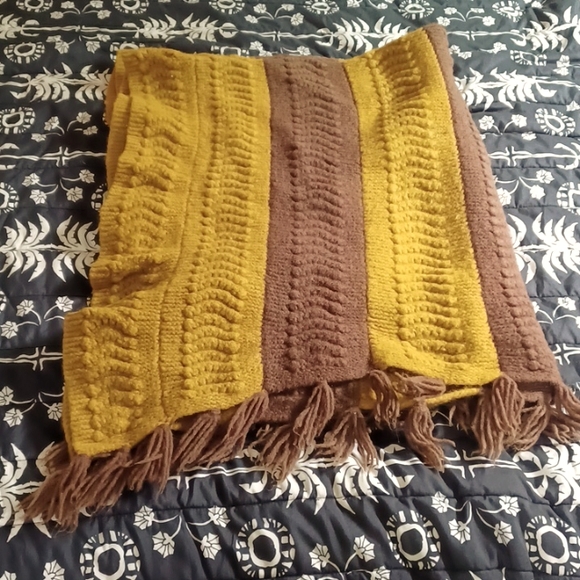 Vintage Wool Crochet Afghan 40"x47" - Picture 2 of 3